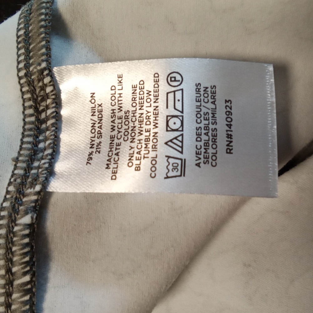 NWT! Lou & Grey Olive Patterned Leggings - Picture 9 of 9